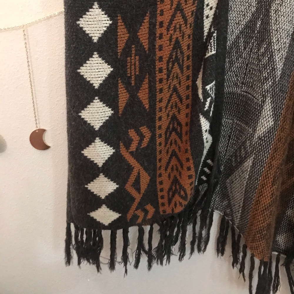 Beautiful Patterned Long Sweater - image 4